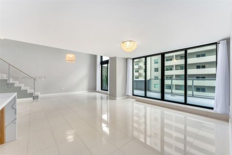Condo in Miami, Florida, 3 bedrooms  № 1994102 - photo 8