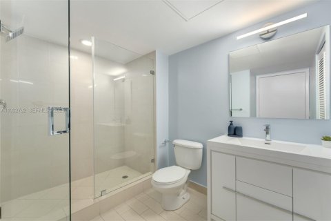 Condo in Miami, Florida, 3 bedrooms  № 1994102 - photo 21