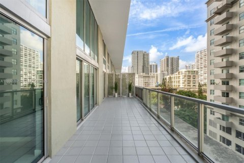Condo in Miami, Florida, 3 bedrooms  № 1994102 - photo 26