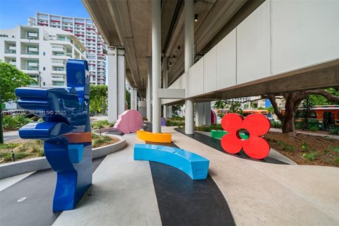 Condo in Miami, Florida, 3 bedrooms  № 1994102 - photo 27