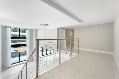 Condo in Miami, Florida, 3 bedrooms  № 1994102 - photo 12