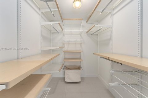 Condo in Miami, Florida, 3 bedrooms  № 1994102 - photo 20