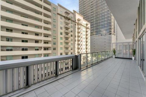 Condo in Miami, Florida, 3 bedrooms  № 1994102 - photo 11