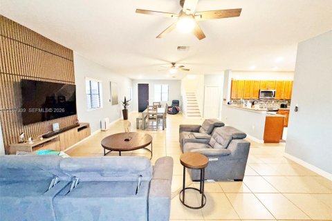 Villa ou maison à vendre à Miami, Floride: 4 chambres, 235.04 m2 № 2363777 - photo 4