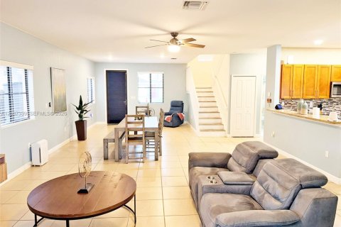 Villa ou maison à vendre à Miami, Floride: 4 chambres, 235.04 m2 № 2363777 - photo 3