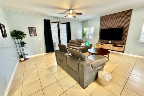 Villa ou maison à vendre à Miami, Floride: 4 chambres, 235.04 m2 № 2363777 - photo 6