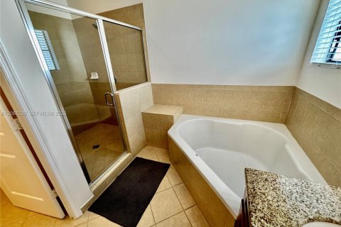 Villa ou maison à vendre à Miami, Floride: 4 chambres, 235.04 m2 № 2363777 - photo 28