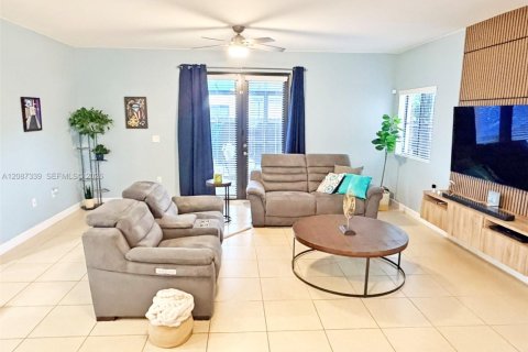Villa ou maison à vendre à Miami, Floride: 4 chambres, 235.04 m2 № 2363777 - photo 8