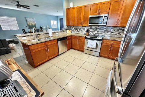 Villa ou maison à vendre à Miami, Floride: 4 chambres, 235.04 m2 № 2363777 - photo 11