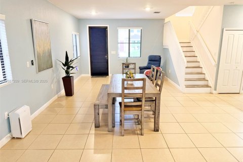 Villa ou maison à vendre à Miami, Floride: 4 chambres, 235.04 m2 № 2363777 - photo 2