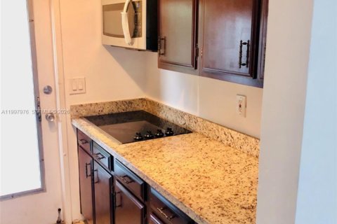 Condominio en alquiler en Fort Lauderdale, Florida, 2 dormitorios, 74.32 m2 № 2063334 - foto 8