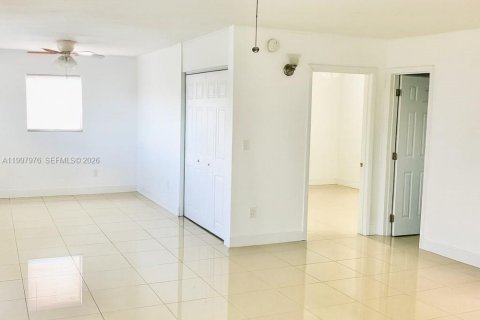 Condominio en alquiler en Fort Lauderdale, Florida, 2 dormitorios, 74.32 m2 № 2063334 - foto 2