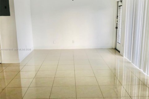 Condominio en alquiler en Fort Lauderdale, Florida, 2 dormitorios, 74.32 m2 № 2063334 - foto 4