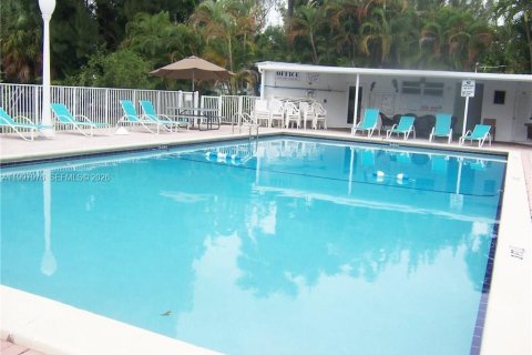 Condominio en alquiler en Fort Lauderdale, Florida, 2 dormitorios, 74.32 m2 № 2063334 - foto 13
