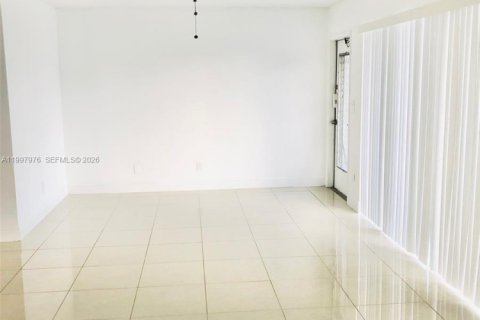 Condominio en alquiler en Fort Lauderdale, Florida, 2 dormitorios, 74.32 m2 № 2063334 - foto 5