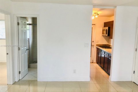 Condominio en alquiler en Fort Lauderdale, Florida, 2 dormitorios, 74.32 m2 № 2063334 - foto 7