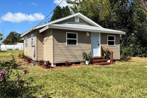 House in Auburndale, Florida 2 bedrooms, 69.86 sq.m. № 1411177 - photo 1