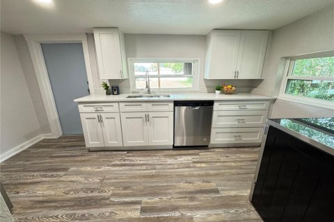 House in Auburndale, Florida 2 bedrooms, 69.86 sq.m. № 1411177 - photo 6