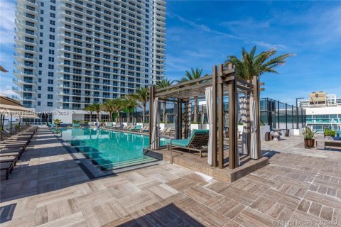 Condominio en venta en Hallandale Beach, Florida, 1 dormitorio № 1812200 - foto 27