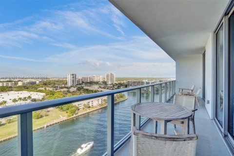 Condominio en venta en Hallandale Beach, Florida, 1 dormitorio № 1812200 - foto 20