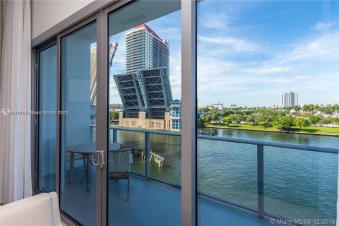 Condominio en venta en Hallandale Beach, Florida, 1 dormitorio № 1812200 - foto 18