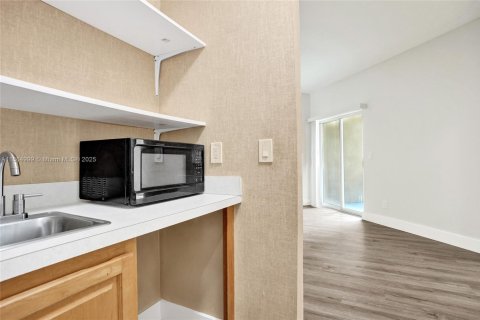 Condo in Port St. Lucie, Florida, 2 bedrooms  № 1893244 - photo 24