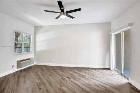 Condo in Port St. Lucie, Florida, 2 bedrooms  № 1893244 - photo 21