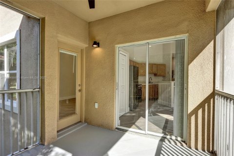 Condo in Port St. Lucie, Florida, 2 bedrooms  № 1893244 - photo 13