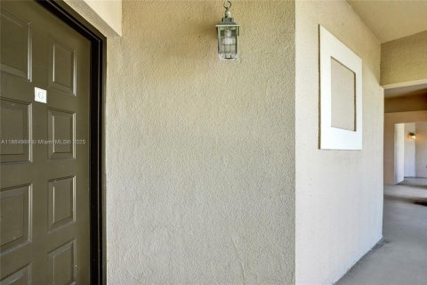 Condo in Port St. Lucie, Florida, 2 bedrooms  № 1893244 - photo 17