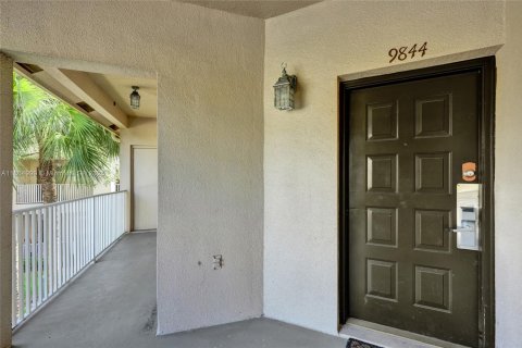 Condo in Port St. Lucie, Florida, 2 bedrooms  № 1893244 - photo 16