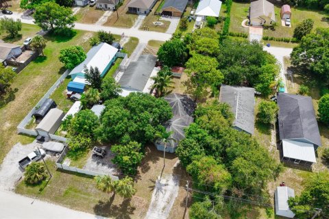 House in Vero Beach, Florida 3 bedrooms, 144.37 sq.m. № 2176924 - photo 23
