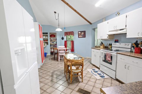 House in Vero Beach, Florida 3 bedrooms, 144.37 sq.m. № 2176924 - photo 4