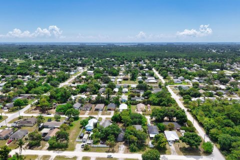 House in Vero Beach, Florida 3 bedrooms, 144.37 sq.m. № 2176924 - photo 21