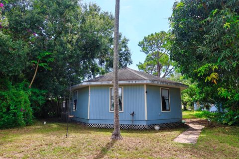 House in Vero Beach, Florida 3 bedrooms, 144.37 sq.m. № 2176924 - photo 29