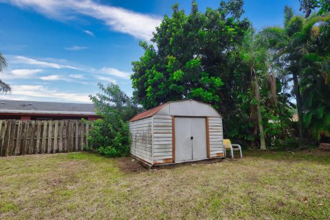 House in Vero Beach, Florida 3 bedrooms, 144.37 sq.m. № 2176924 - photo 25