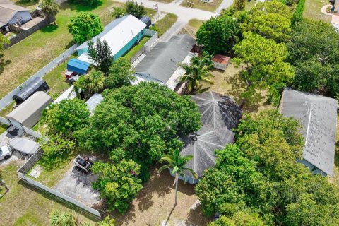 House in Vero Beach, Florida 3 bedrooms, 144.37 sq.m. № 2176924 - photo 24