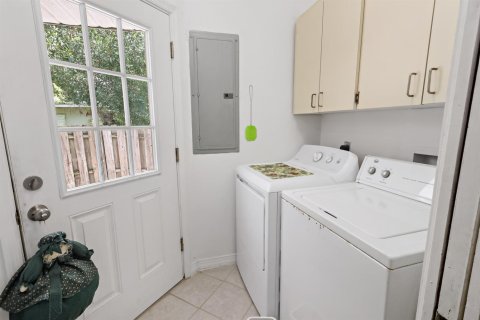 House in Vero Beach, Florida 3 bedrooms, 144.37 sq.m. № 2176924 - photo 18