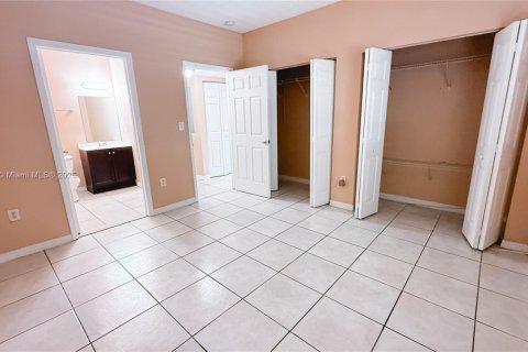 House in Homestead, Florida 3 bedrooms, 107.77 sq.m. № 1956255 - photo 5