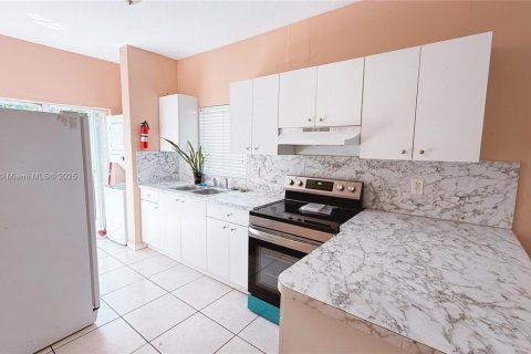 House in Homestead, Florida 3 bedrooms, 107.77 sq.m. № 1956255 - photo 3