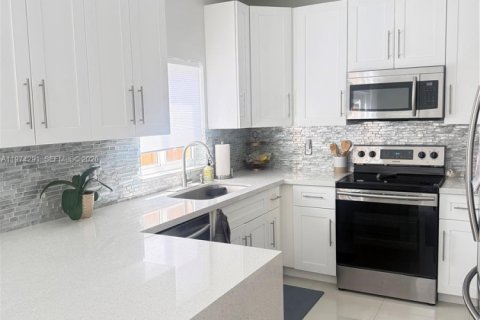 Купить таунхаус в Хомстед, Флорида 3 спальни, 140.19м2, № 2036607 - фото 9