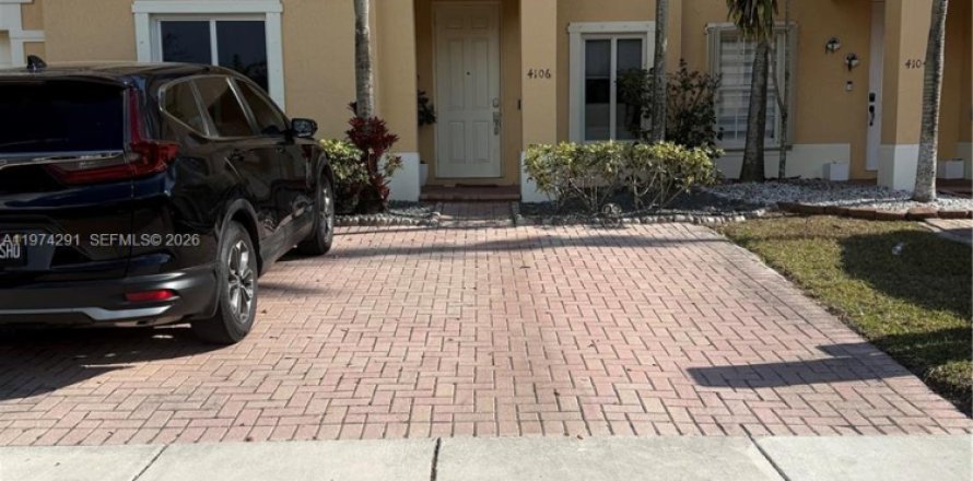 Таунхаус в Хомстед, Флорида 3 спальни, 140.19м2 № 2036607