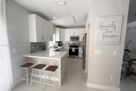 Купить таунхаус в Хомстед, Флорида 3 спальни, 140.19м2, № 2036607 - фото 7