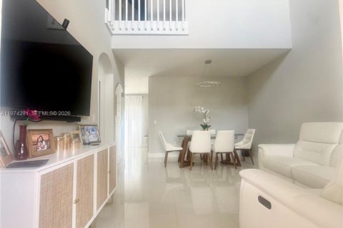 Купить таунхаус в Хомстед, Флорида 3 спальни, 140.19м2, № 2036607 - фото 2