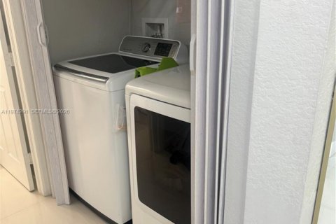 Купить таунхаус в Хомстед, Флорида 3 спальни, 140.19м2, № 2036607 - фото 17