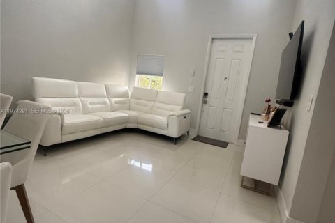 Купить таунхаус в Хомстед, Флорида 3 спальни, 140.19м2, № 2036607 - фото 5