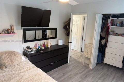 House in Sunrise, Florida 5 bedrooms, 190.17 sq.m. № 2066163 - photo 26