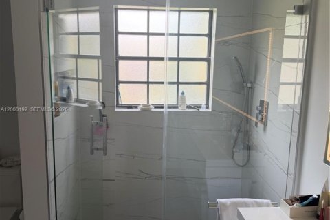 House in Sunrise, Florida 5 bedrooms, 190.17 sq.m. № 2066163 - photo 20