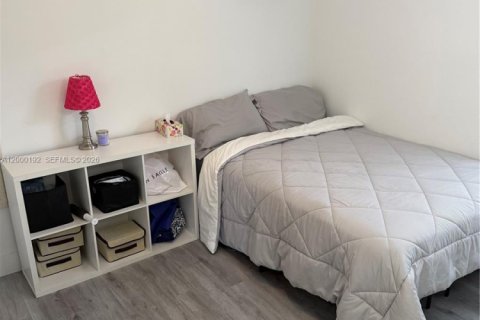 House in Sunrise, Florida 5 bedrooms, 190.17 sq.m. № 2066163 - photo 24