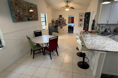 House in Sunrise, Florida 5 bedrooms, 190.17 sq.m. № 2066163 - photo 14