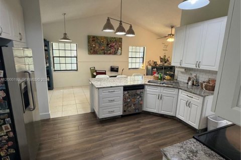 House in Sunrise, Florida 5 bedrooms, 190.17 sq.m. № 2066163 - photo 13